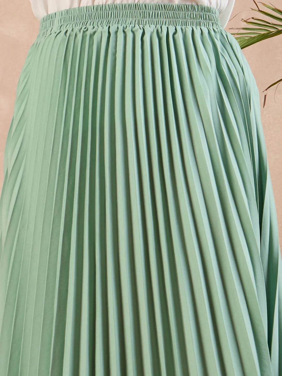 Berrylush Curve Women Solid Green High-Rise Elastic Waist Slip-On Pleated A-Line Maxi Skirt