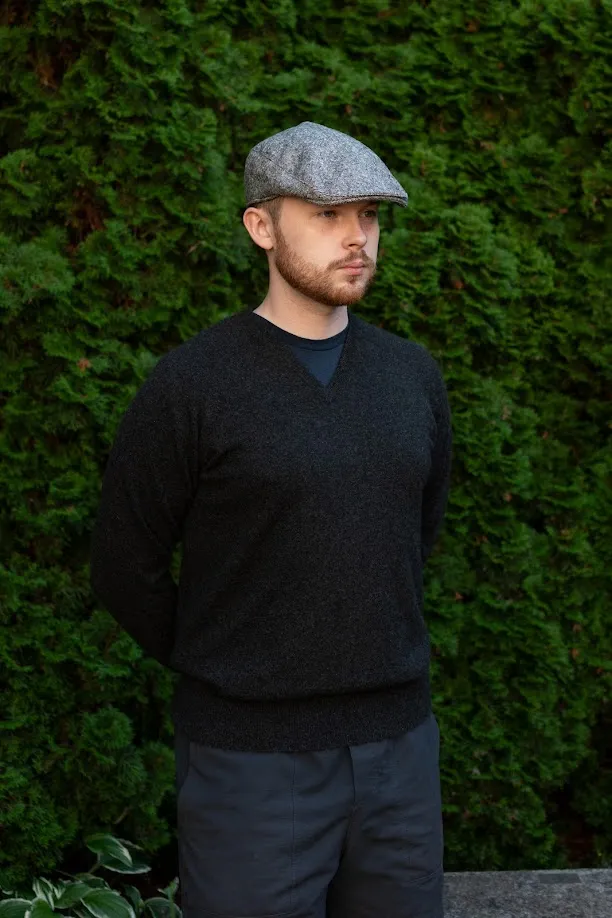 Men's Cashmere Sweater: V-Neck Charcoal