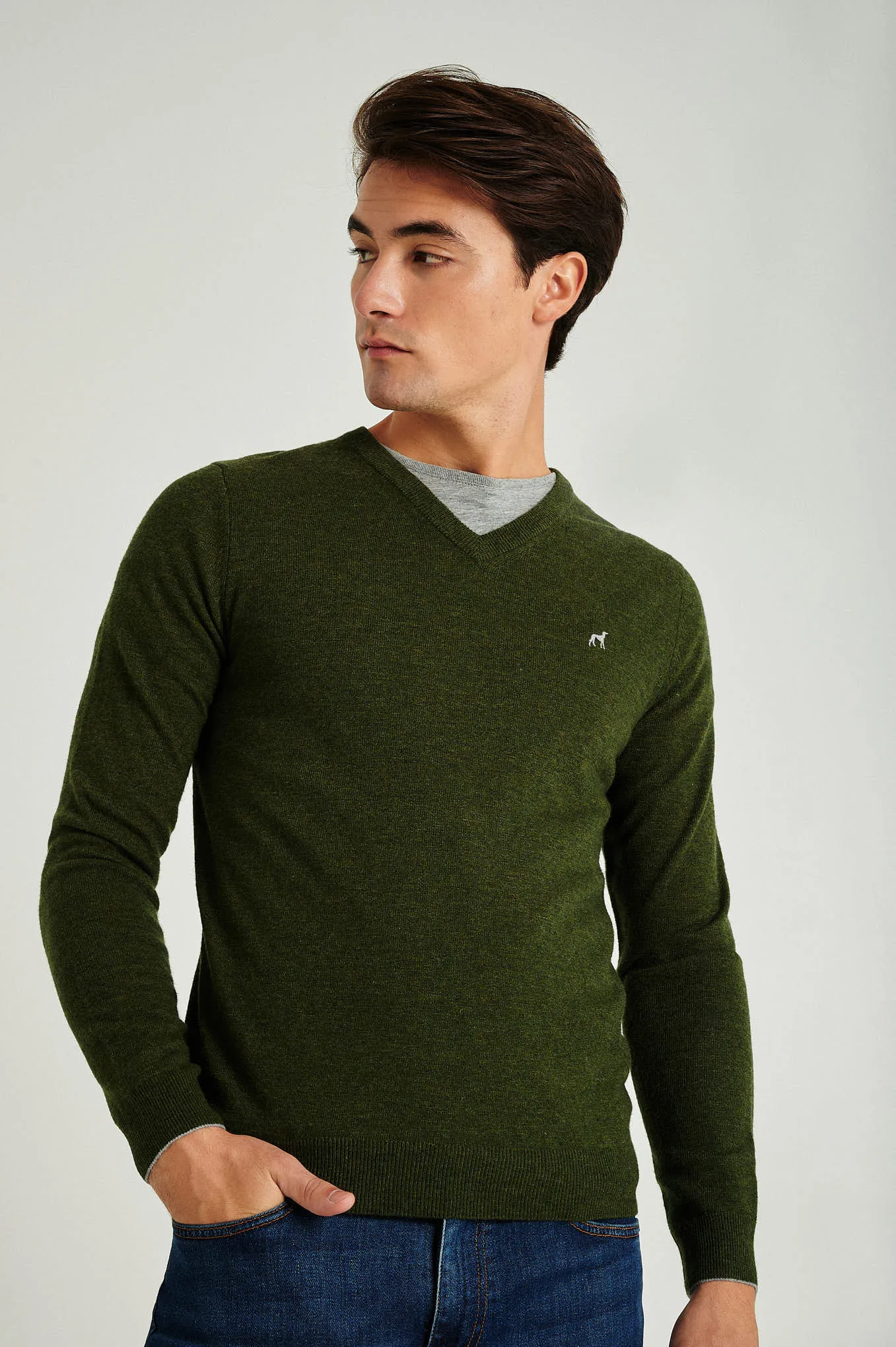 Men's lambswool blend V neck sweater