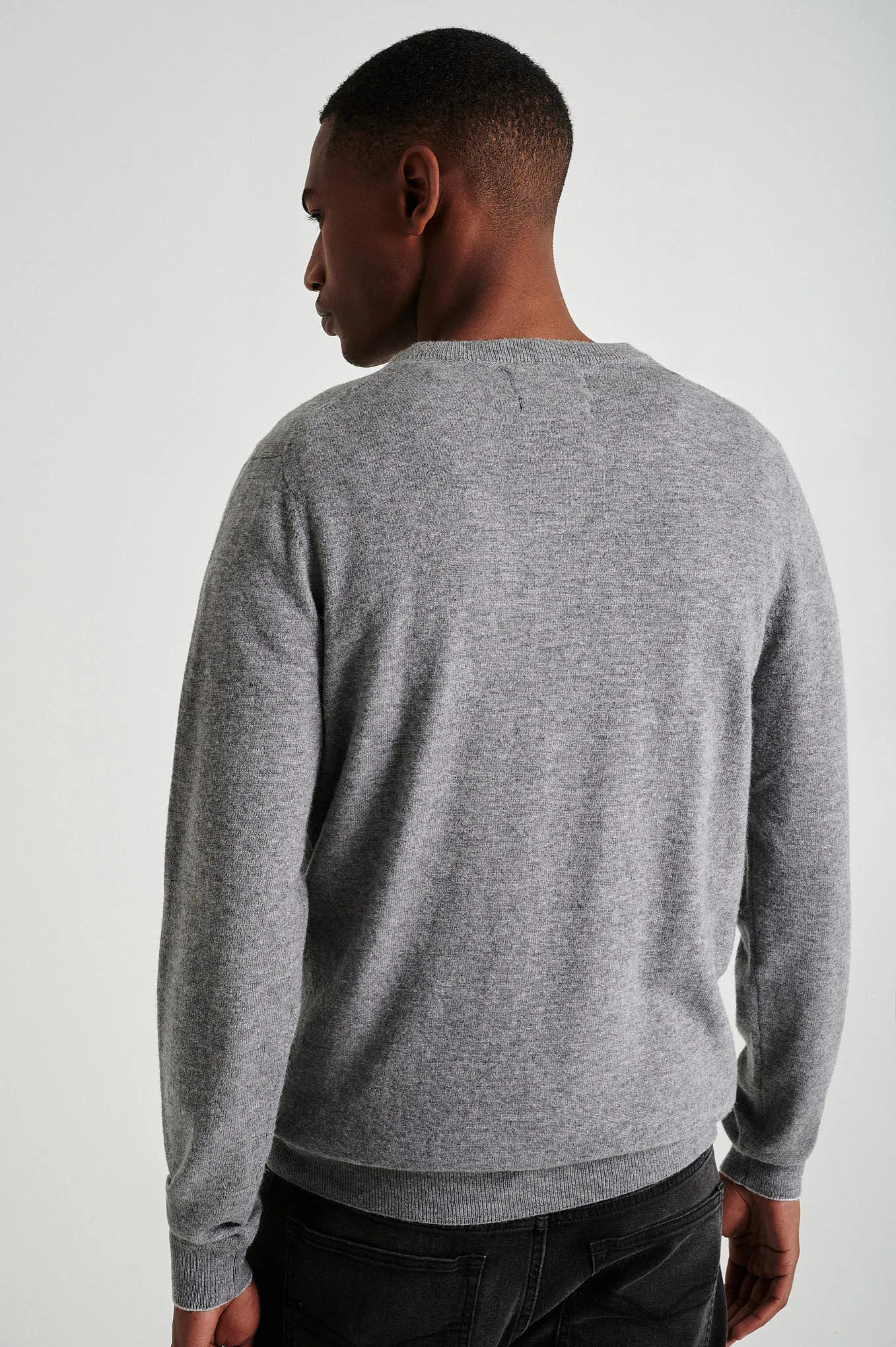 Men's lambswool blend V neck sweater