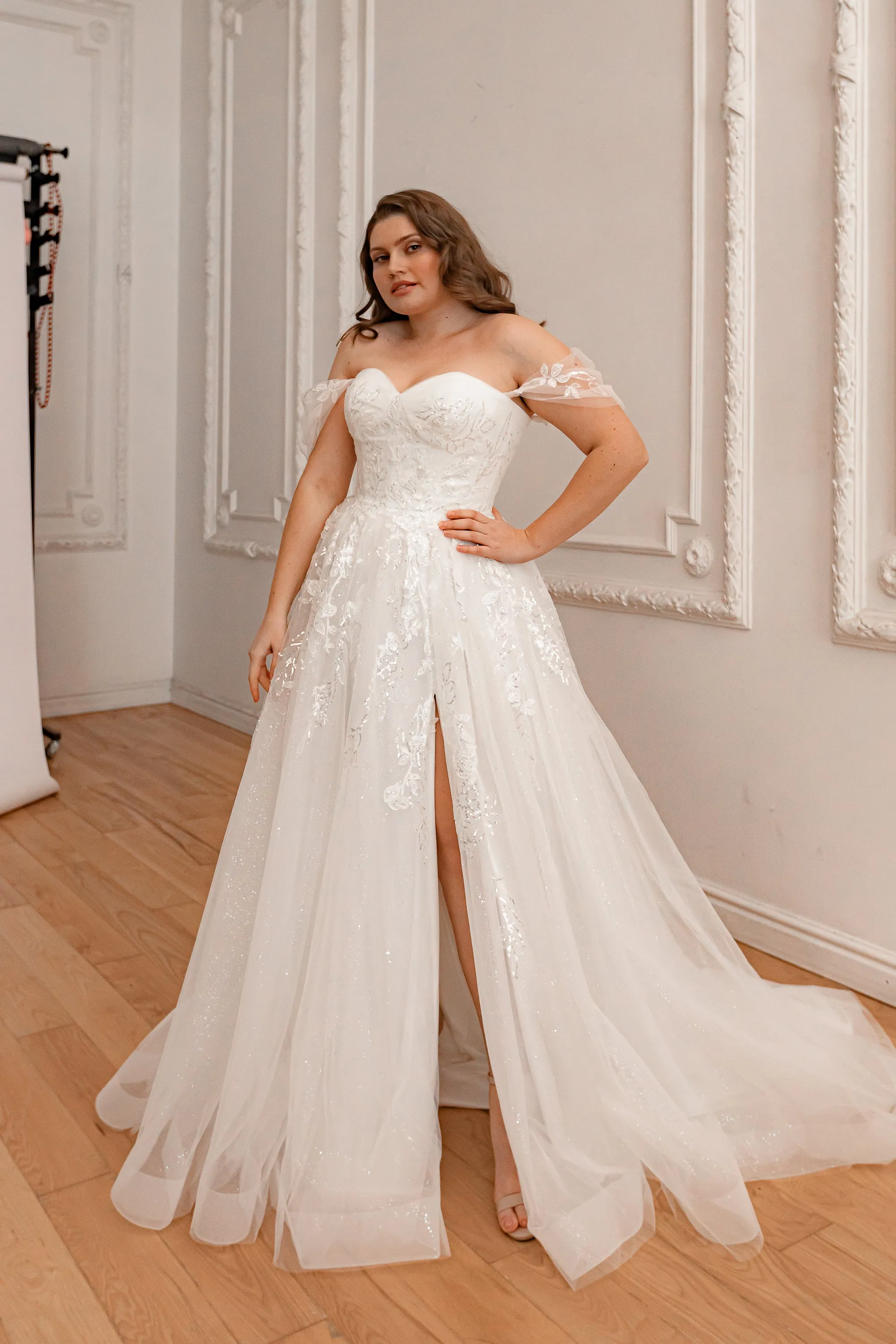 Plus Size Lace Wedding Dress Jackopa with Leg Slit