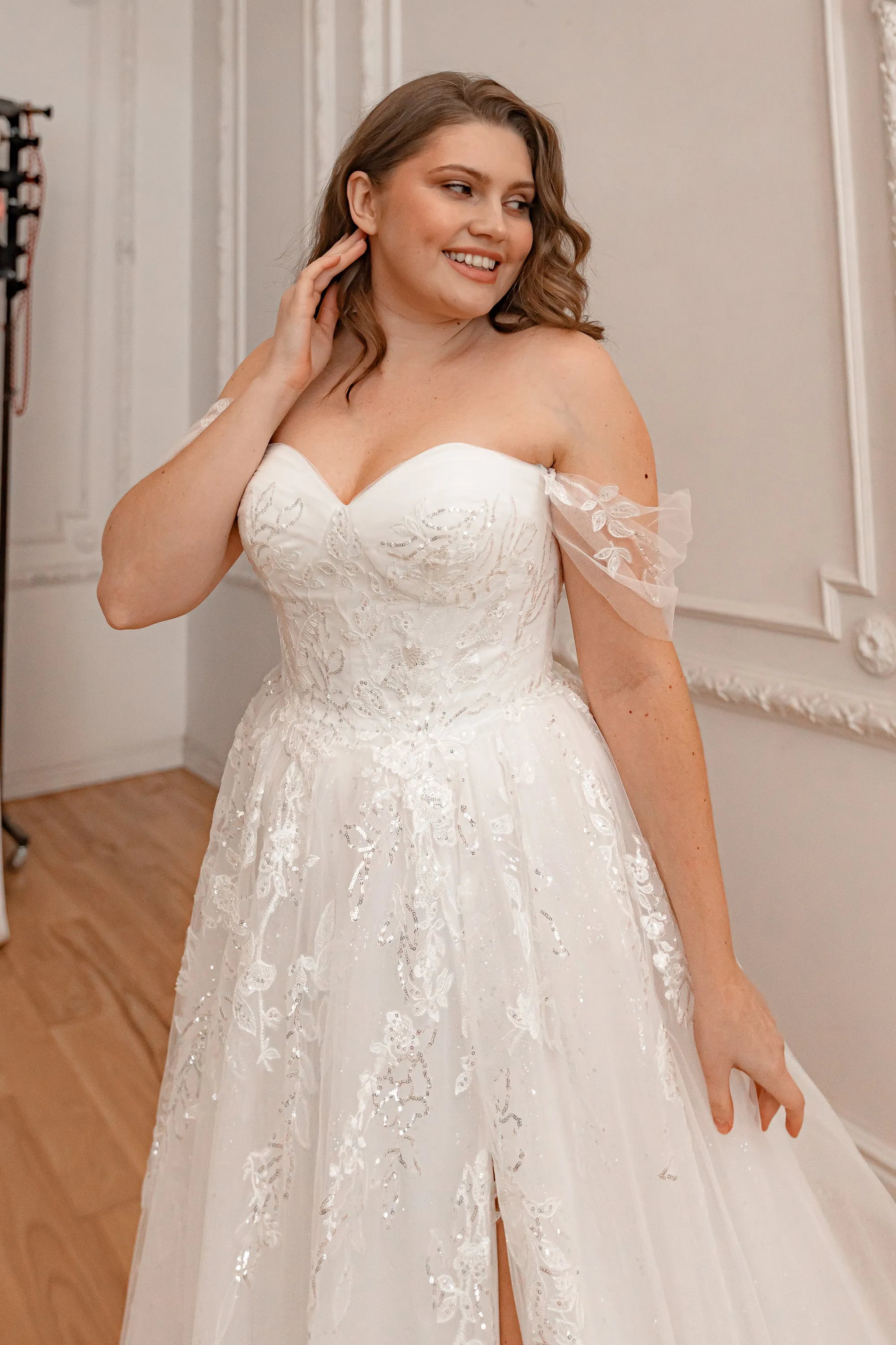 Plus Size Lace Wedding Dress Jackopa with Leg Slit