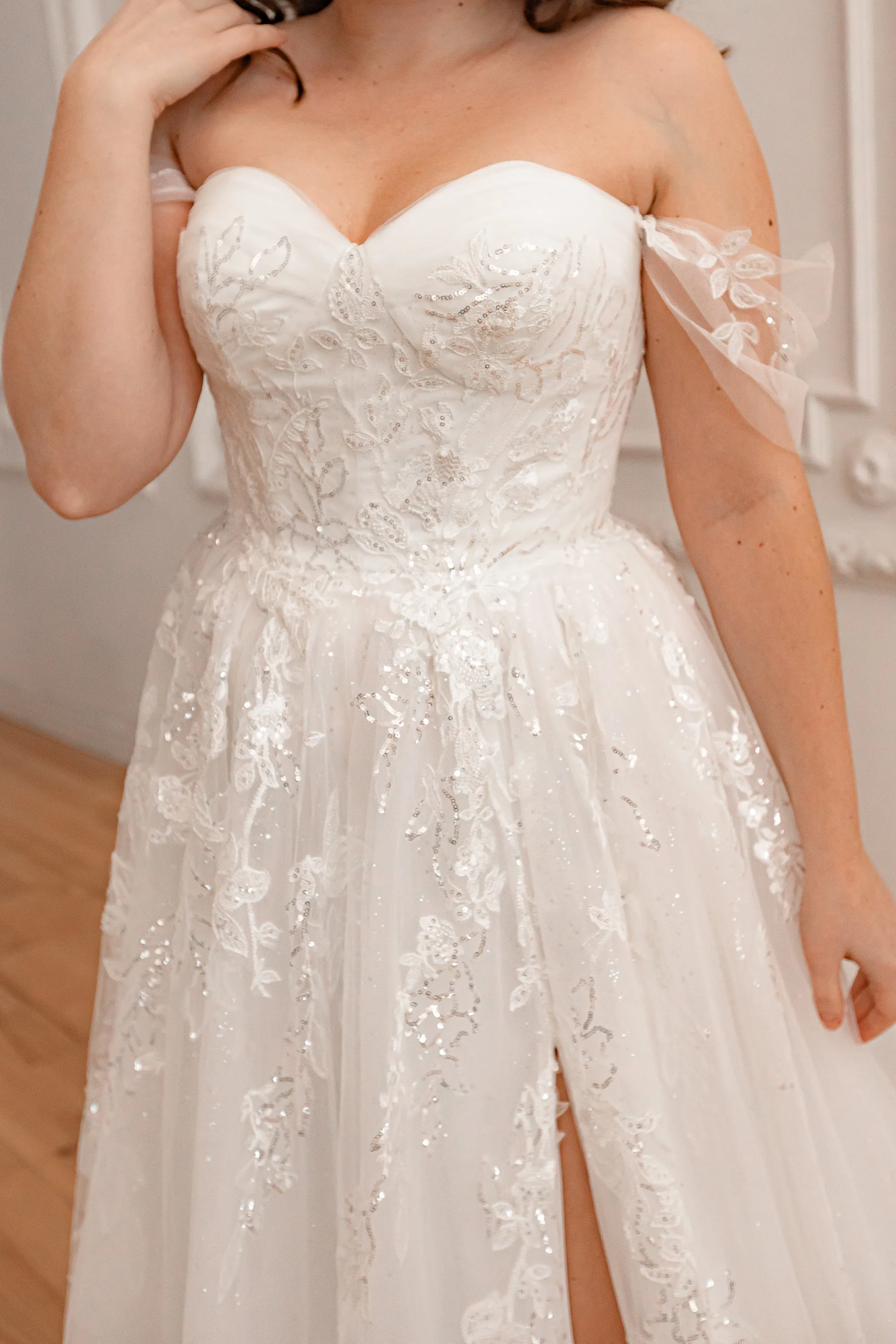 Plus Size Lace Wedding Dress Jackopa with Leg Slit