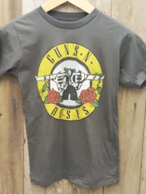 Rock 'n' Roll Elegance: Guns N' Roses Circular Logo T-Shirt