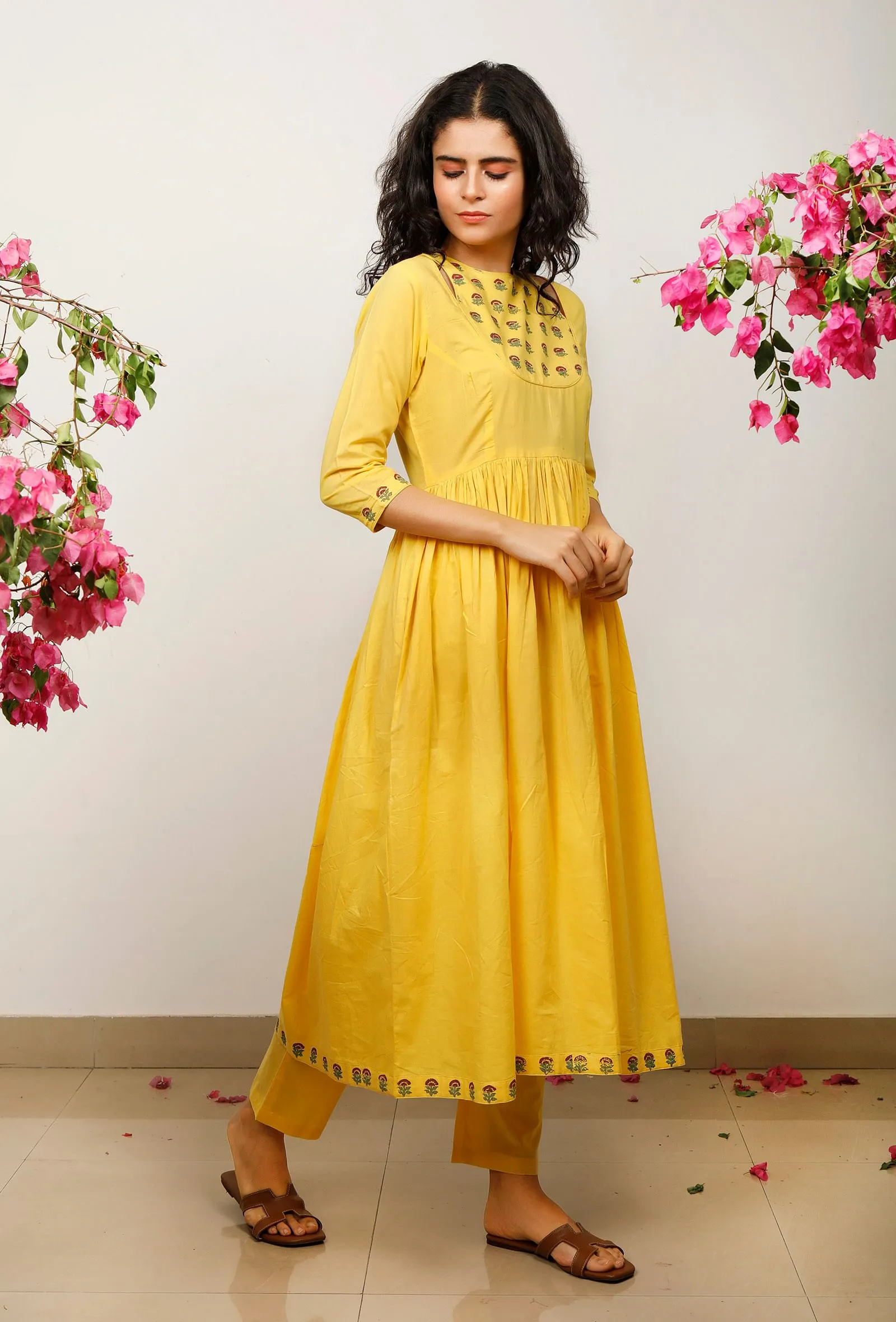 Set of 2: Yellow Cotton Kurta with Yellow Solid straight Cotton Pants