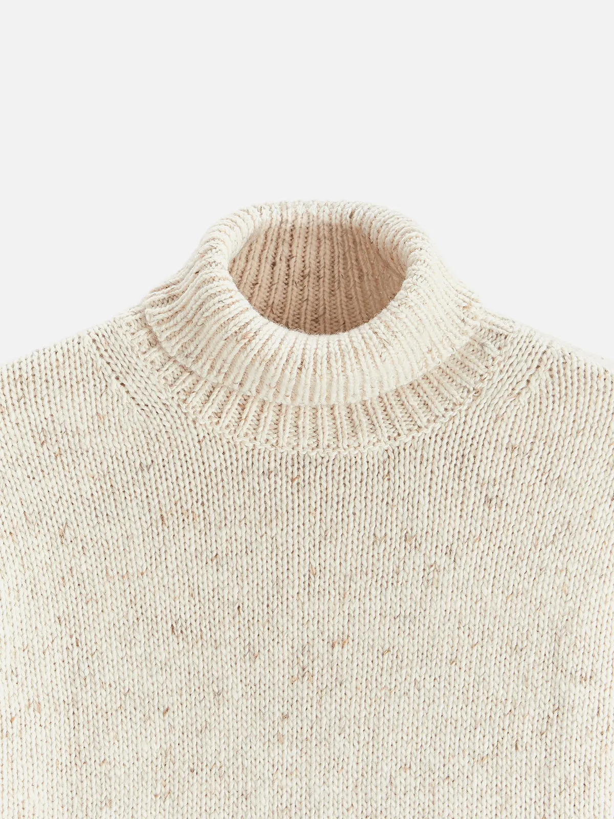 Umino Yarn Turtleneck Sweater