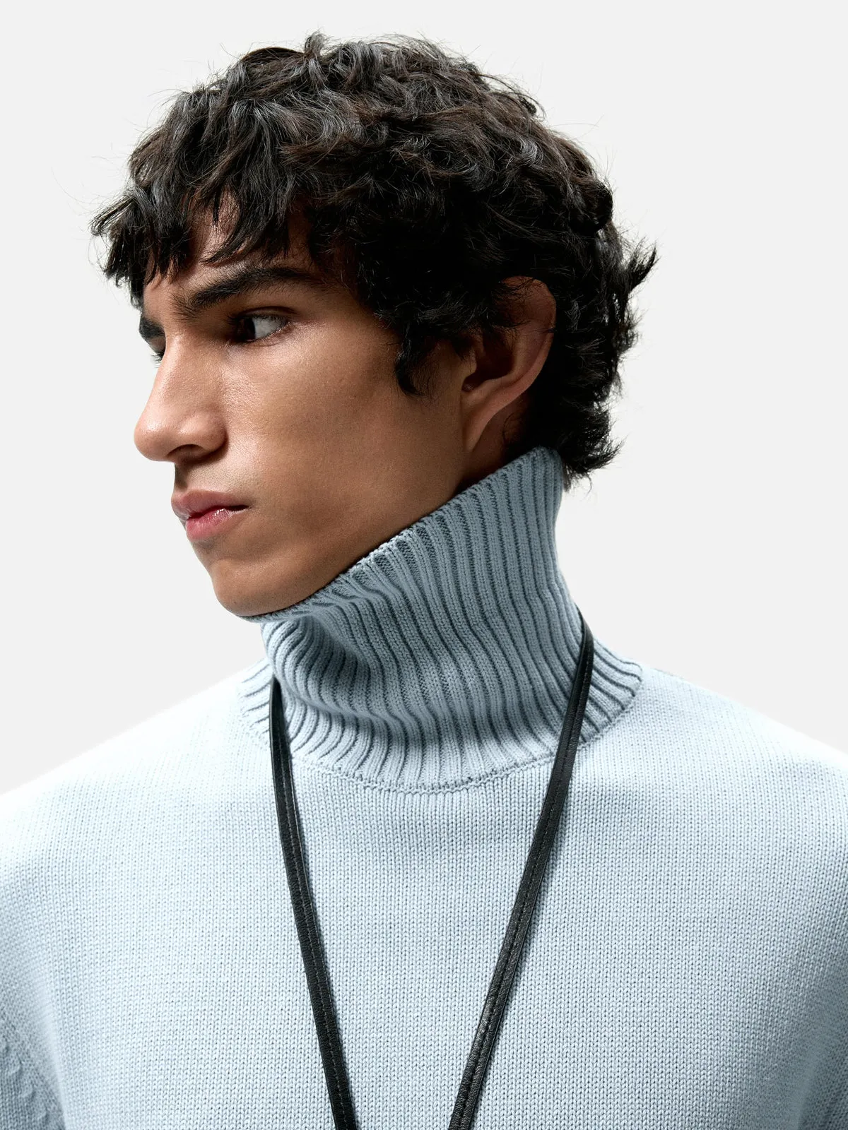 Umino Yarn Turtleneck Sweater